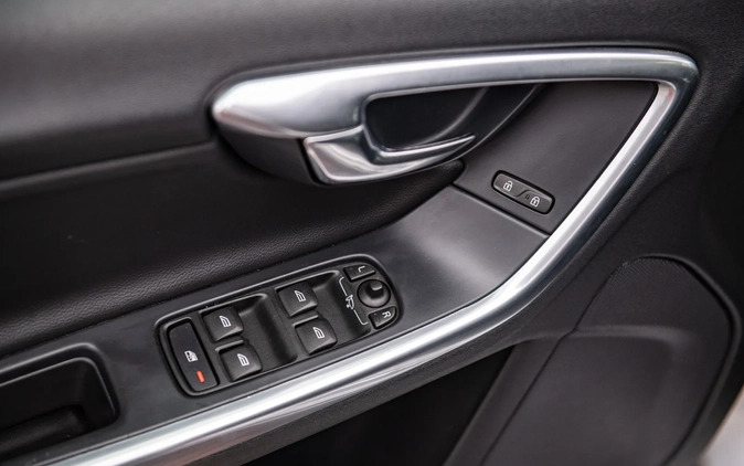 Volvo S60 cena 56000 przebieg: 189312, rok produkcji 2015 z Sochaczew małe 121